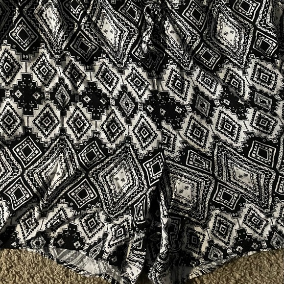 Women's Lounge Shorts paisley design with elastic waist and drawstring Size 1X - Picture 4 of 8